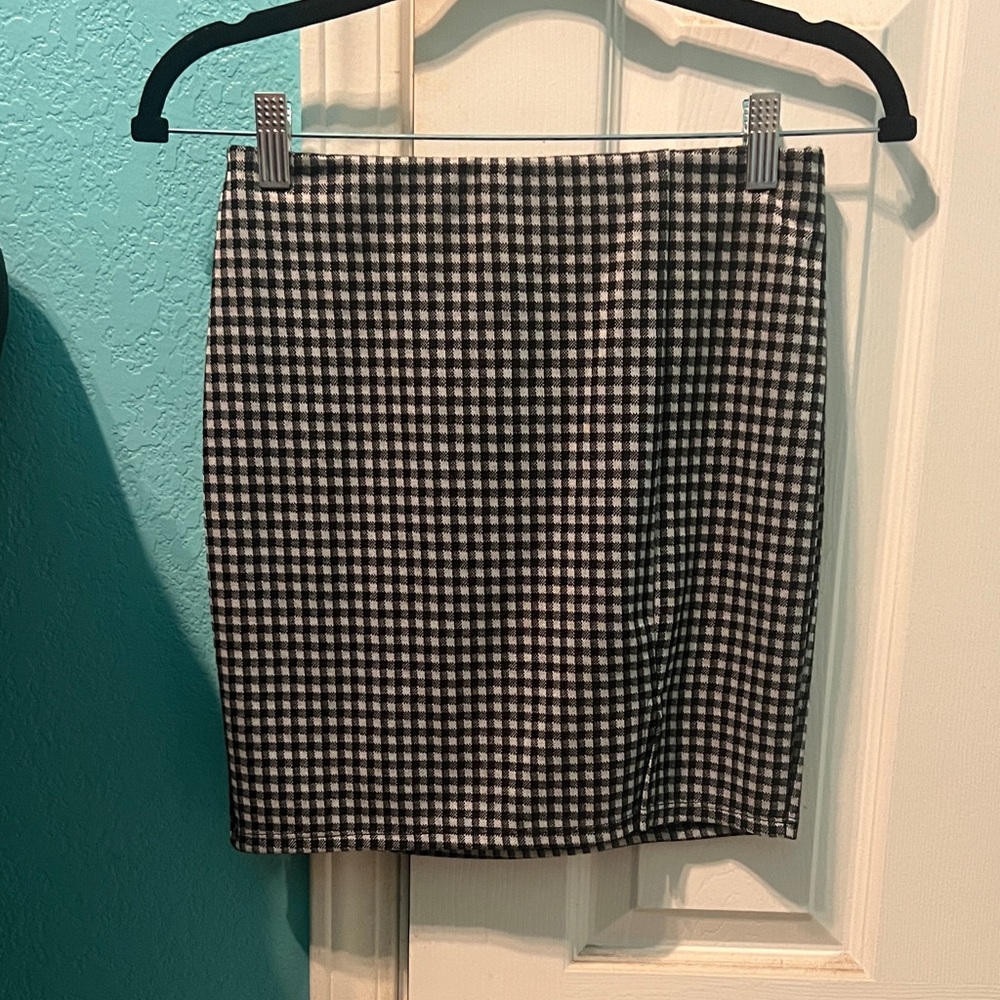 Classic Black and White Checkered Skirt Small - Like New